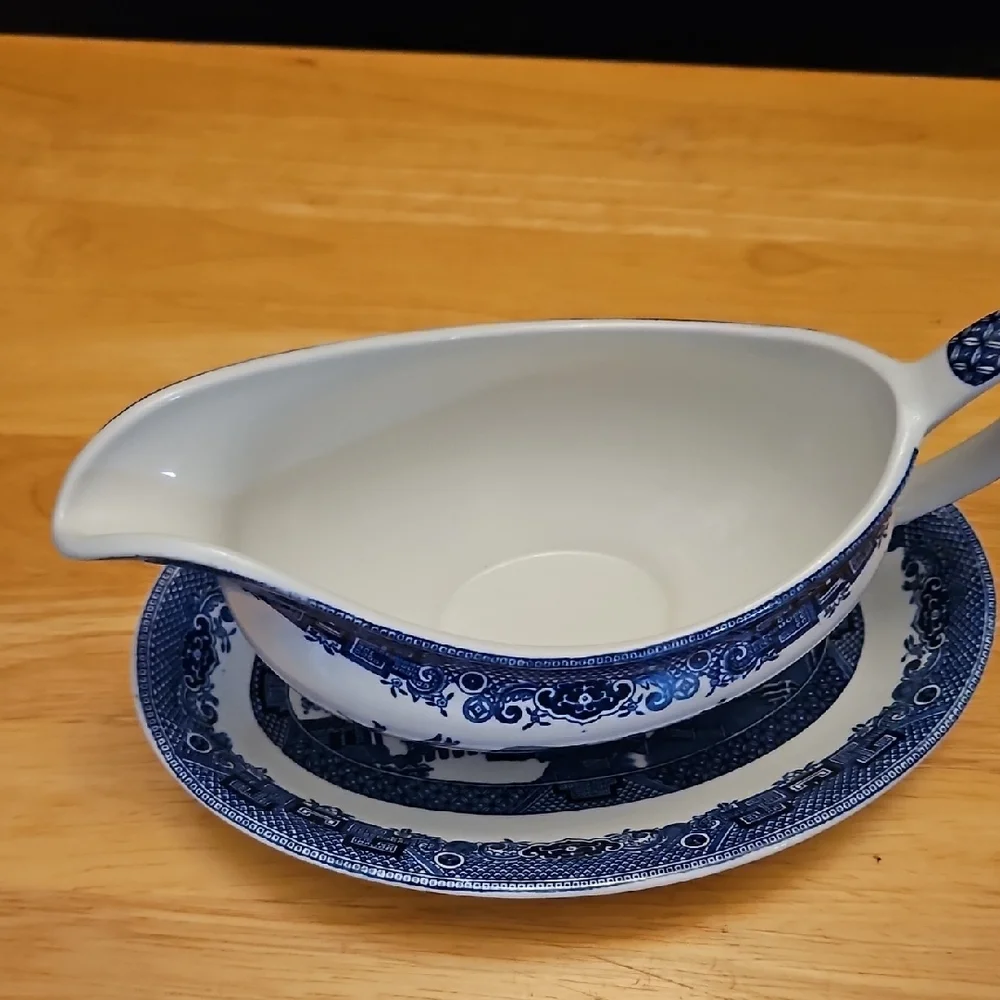 Johnson Brothers Blue and White Gravy Boat with Saucer - Picture 7 of 16